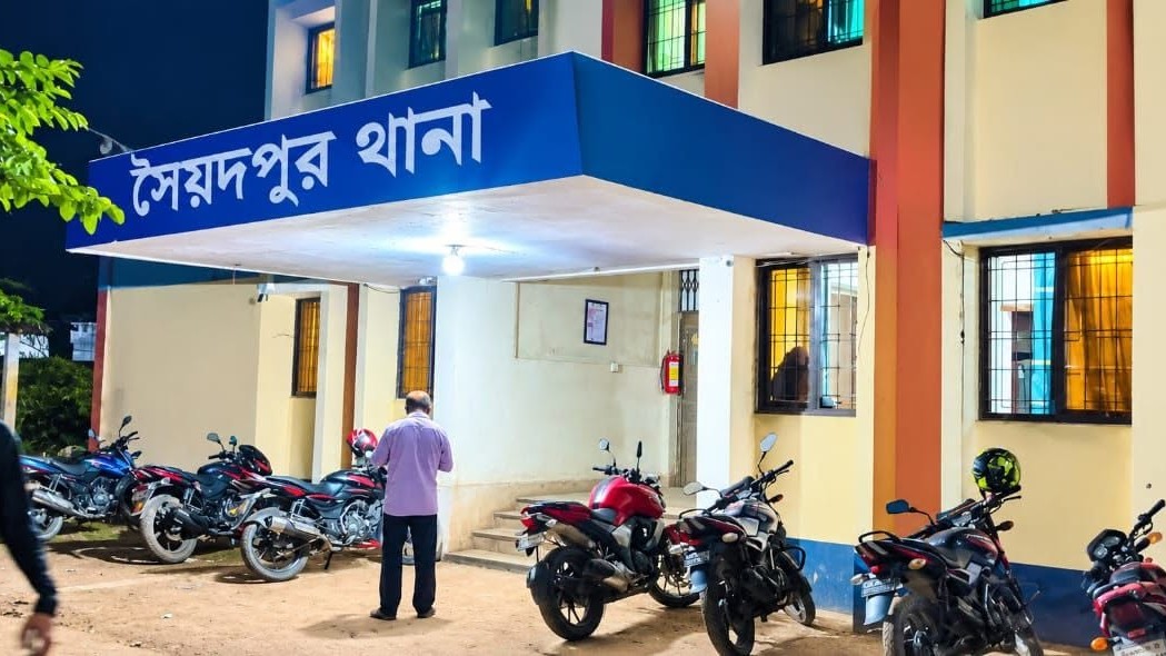সৈয়দপুরে চলন্ত ইজিবাইক থেকে তরুণীর মোবাইল ছিনতাই